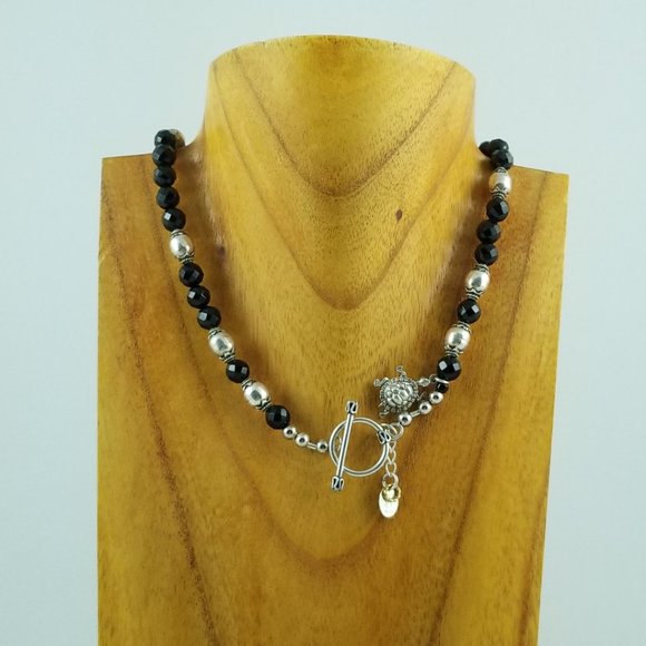 Red Coral and Black Onyx Necklace - Picture 4 of 5